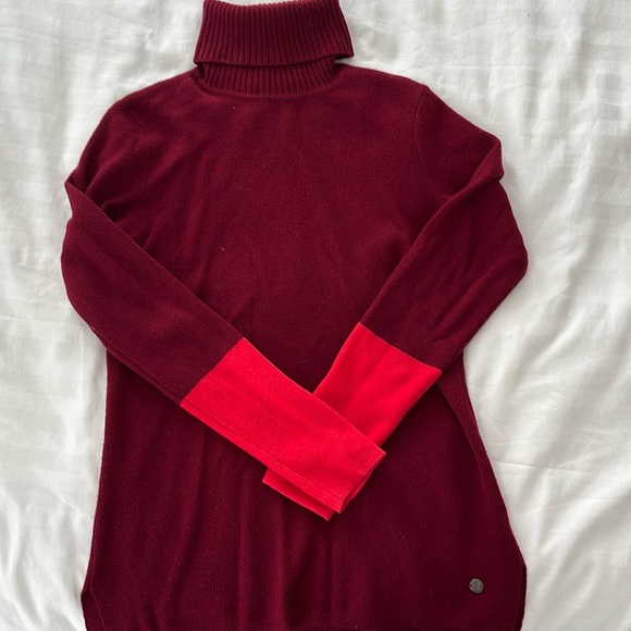 Gorgeous red color block sweater - Picture 1 of 5